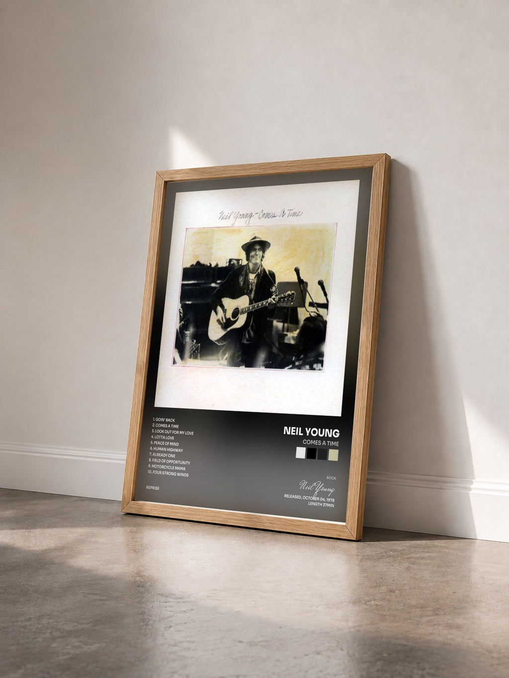 #bois Tableau de l'album Comes a Time de Neil Young vu de trois quarts, cadre en bois brut