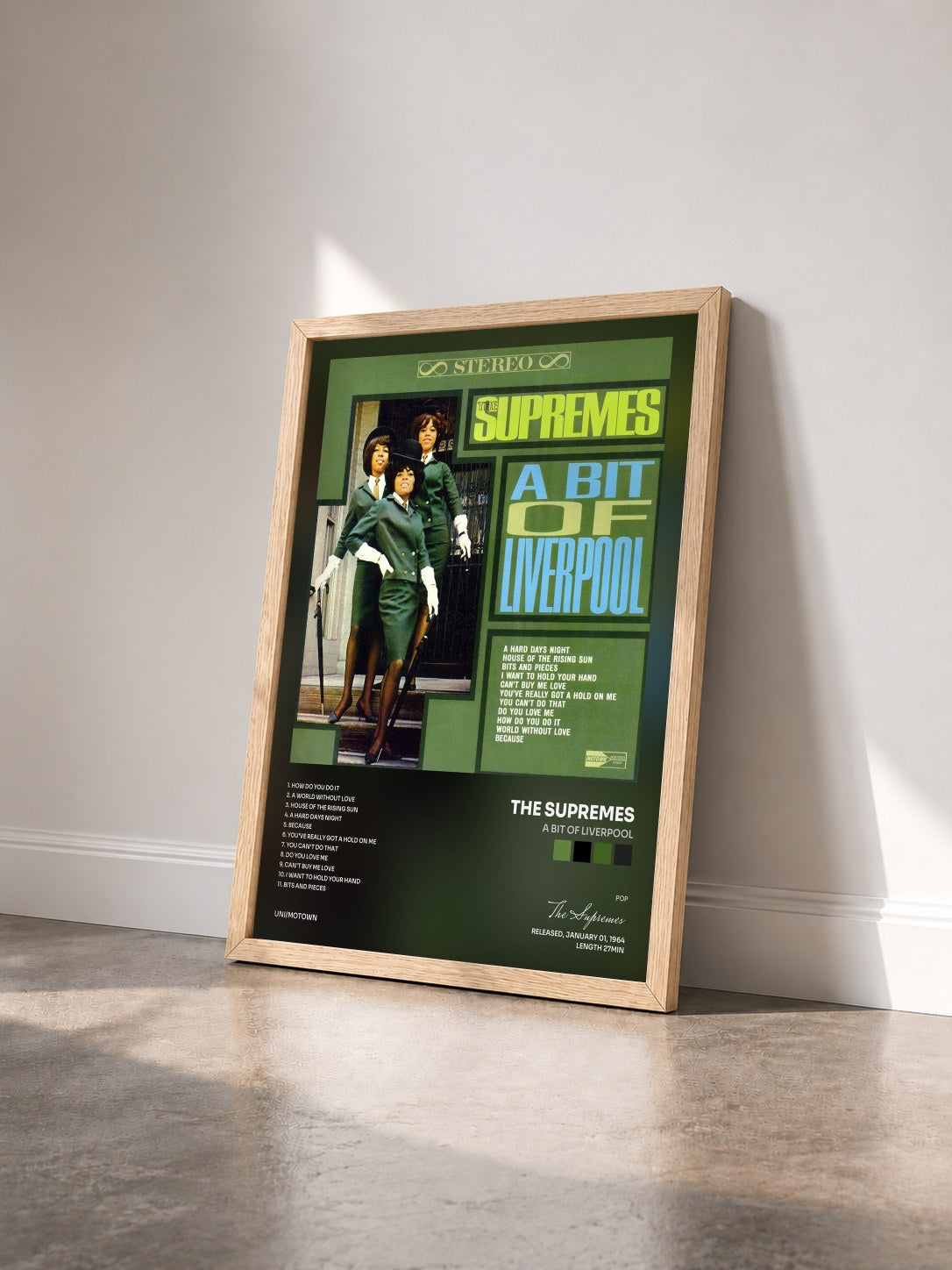 #bois Tableau de l'album A Bit Of Liverpool de The Supremes vu de trois quarts, cadre en bois brut