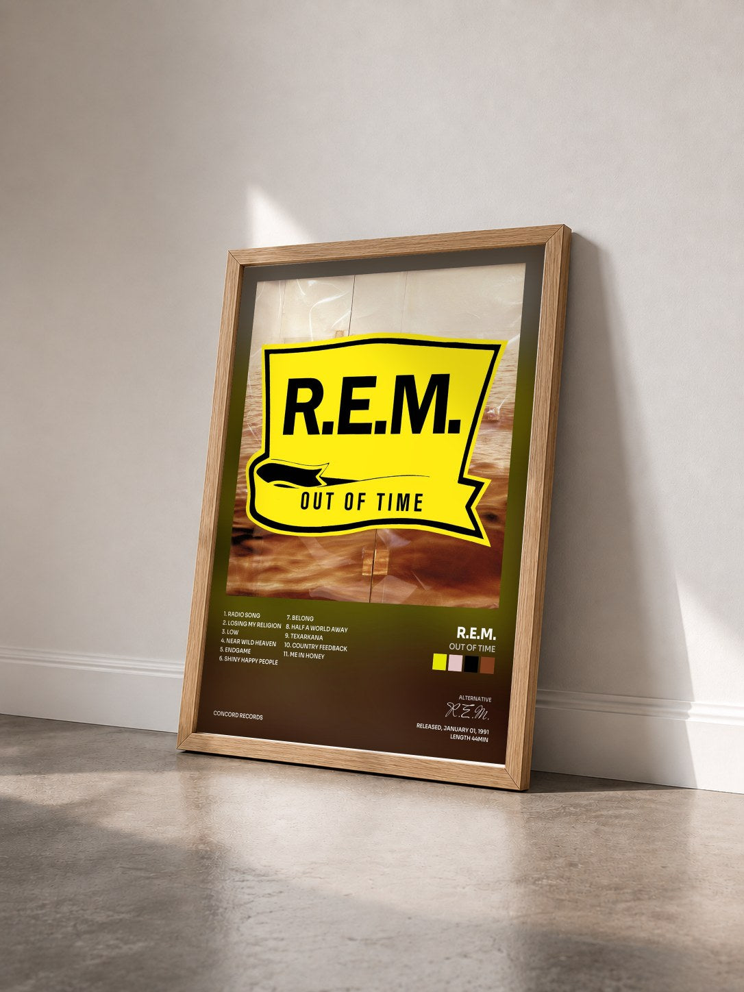#bois Tableau de l'album Out Of Time de R.E.M. vu de trois quarts, cadre en bois brut
