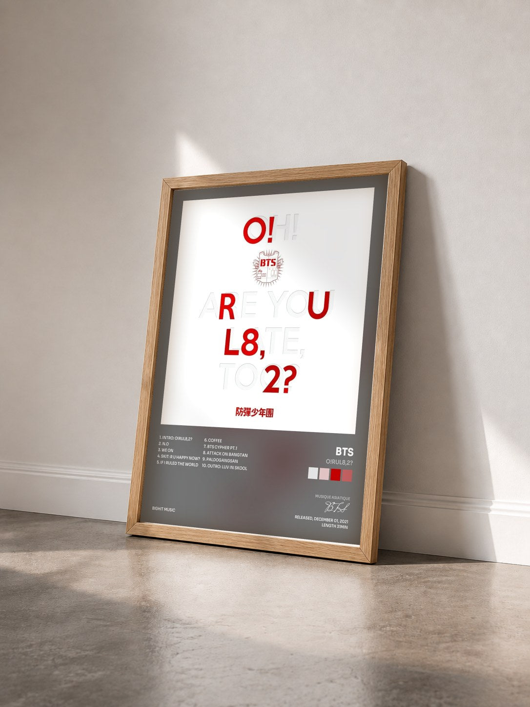 #bois Tableau de l'album O!RUL8,2? de BTS vu de trois quarts, cadre en bois brut