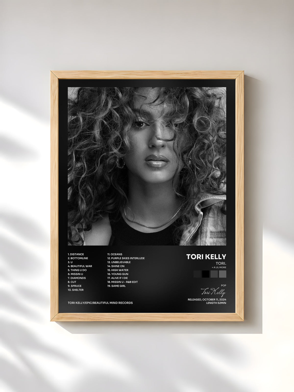 #bois Tableau de l'album TORI. (+ a lil more) de Tori Kelly, cadre en bois brut, imprimé et encadré en France