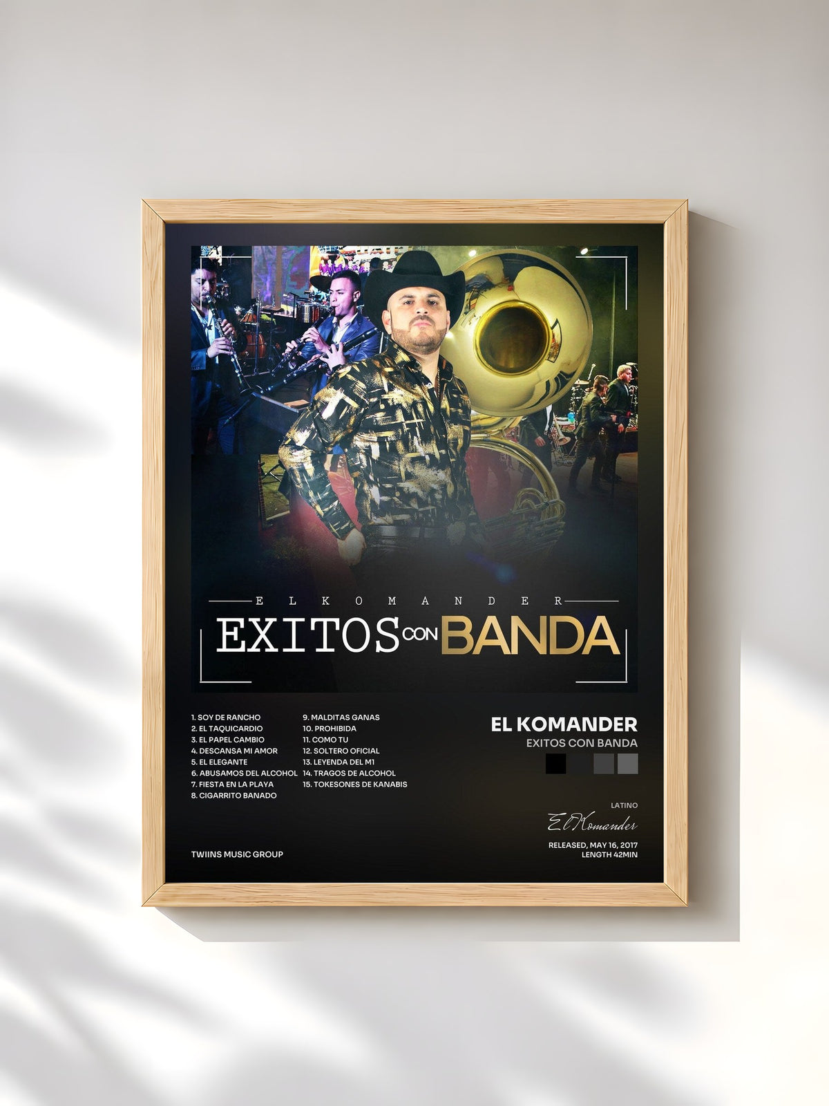 #bois Tableau de l'album Exitos Con Banda de El Komander, cadre en bois brut, imprimé et encadré en France