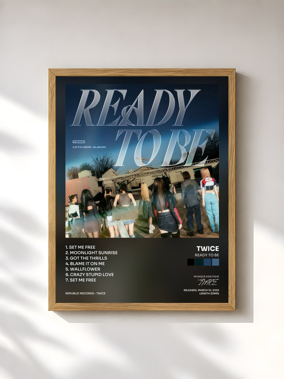 #bois Tableau de l'album READY TO BE de TWICE, cadre en bois brut, imprimé et encadré en France
