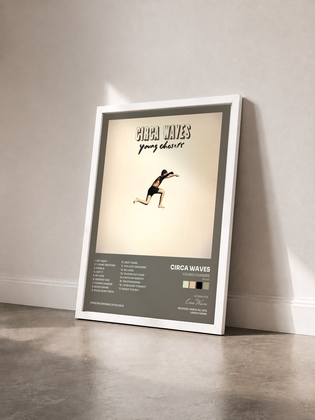 #blanc Tableau de l'album Young Chasers (Deluxe) de Circa Waves vu de trois quarts, cadre blanc