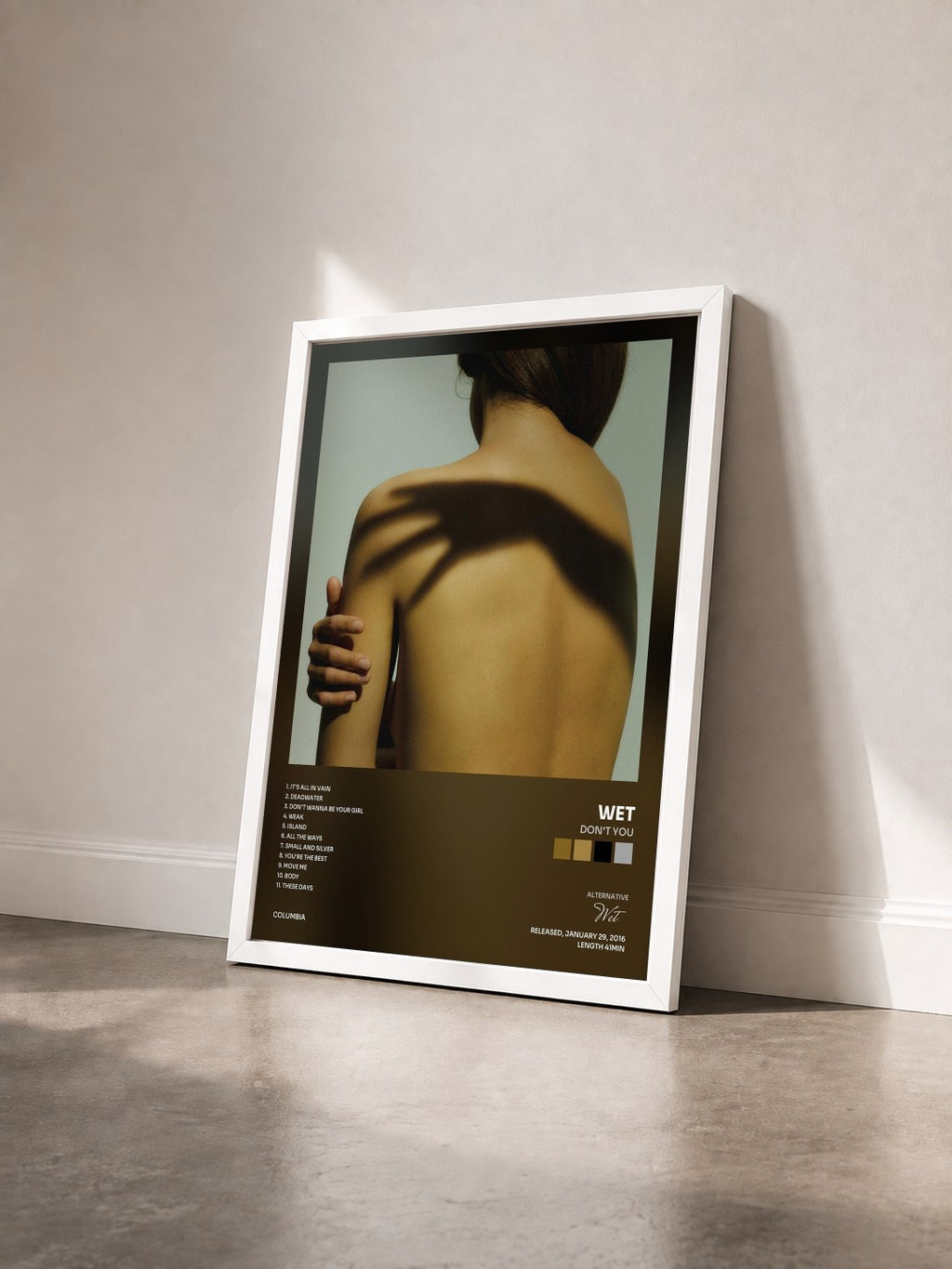 #blanc Tableau de l'album Don't You de Wet vu de trois quarts, cadre blanc
