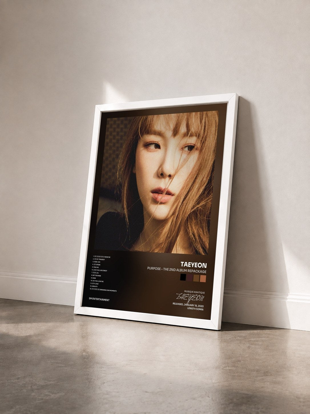 #blanc Tableau de l'album Purpose - The 2nd Album Repackage de TAEYEON vu de trois quarts, cadre blanc