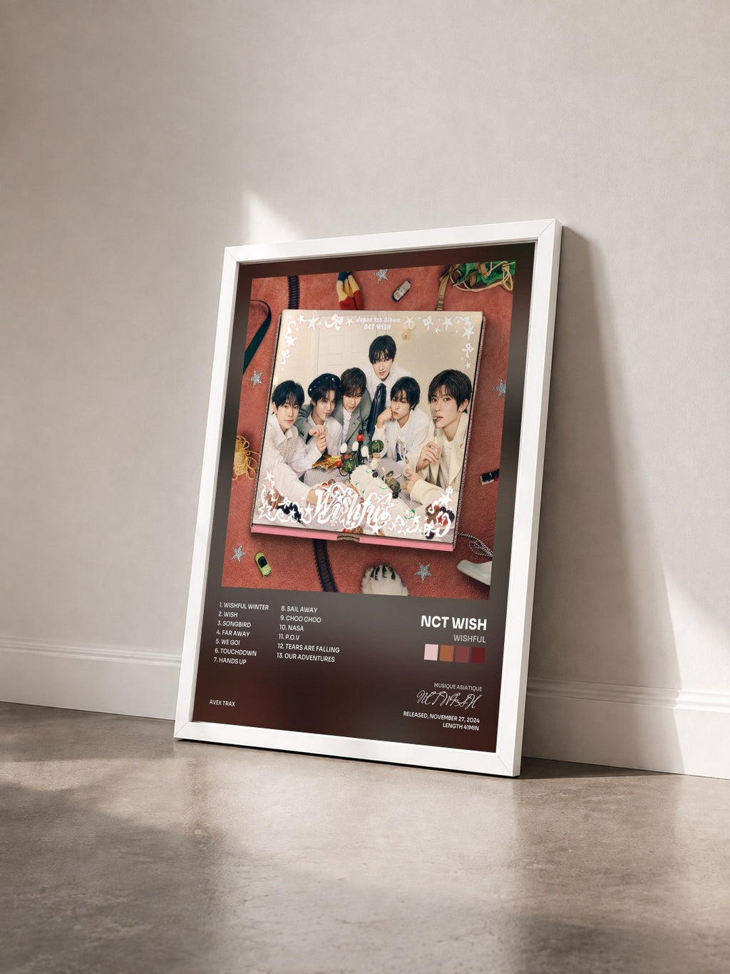 #blanc Tableau de l'album WISHFUL de NCT WISH vu de trois quarts, cadre blanc