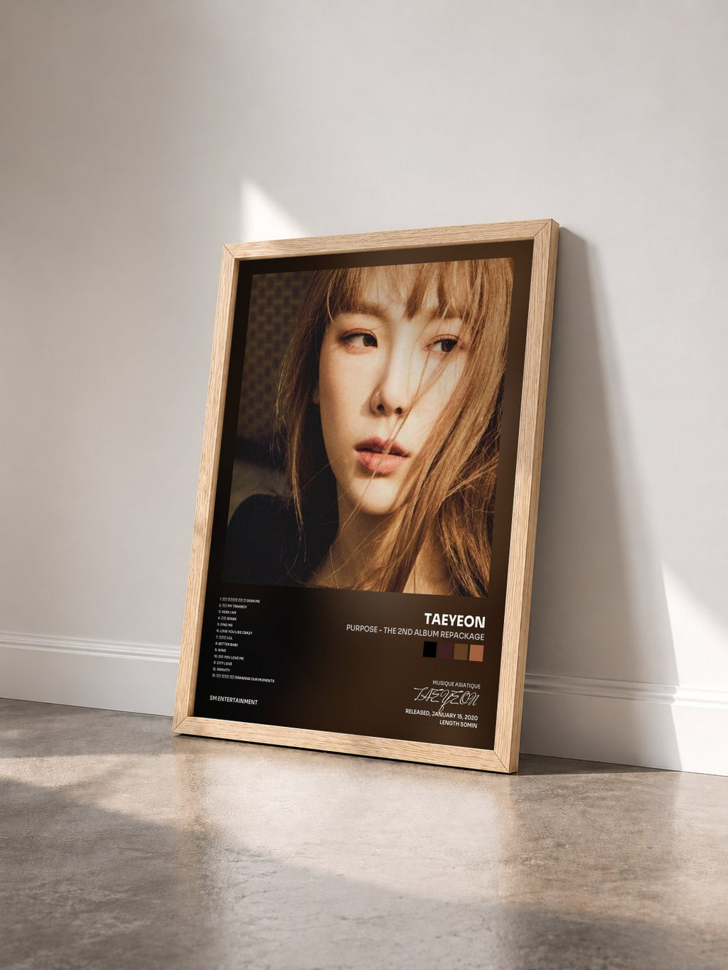 #bois Tableau de l'album Purpose - The 2nd Album Repackage de TAEYEON vu de trois quarts, cadre en bois brut