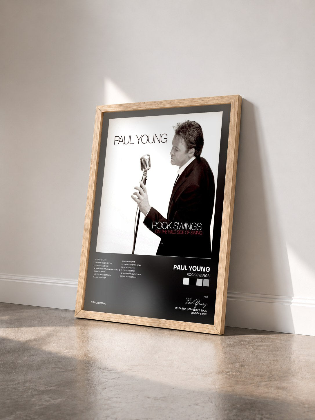 #bois Tableau de l'album Rock Swings de Paul Young vu de trois quarts, cadre en bois brut