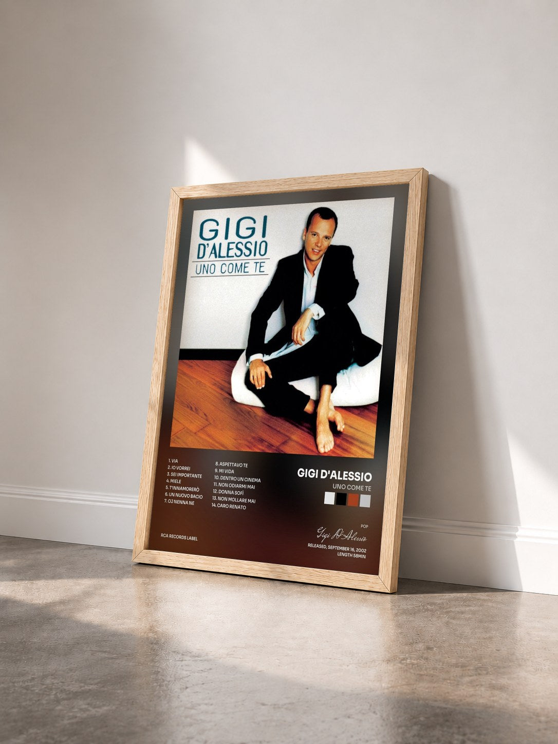 #bois Tableau de l'album Uno Come Te de Gigi D'Alessio vu de trois quarts, cadre en bois brut