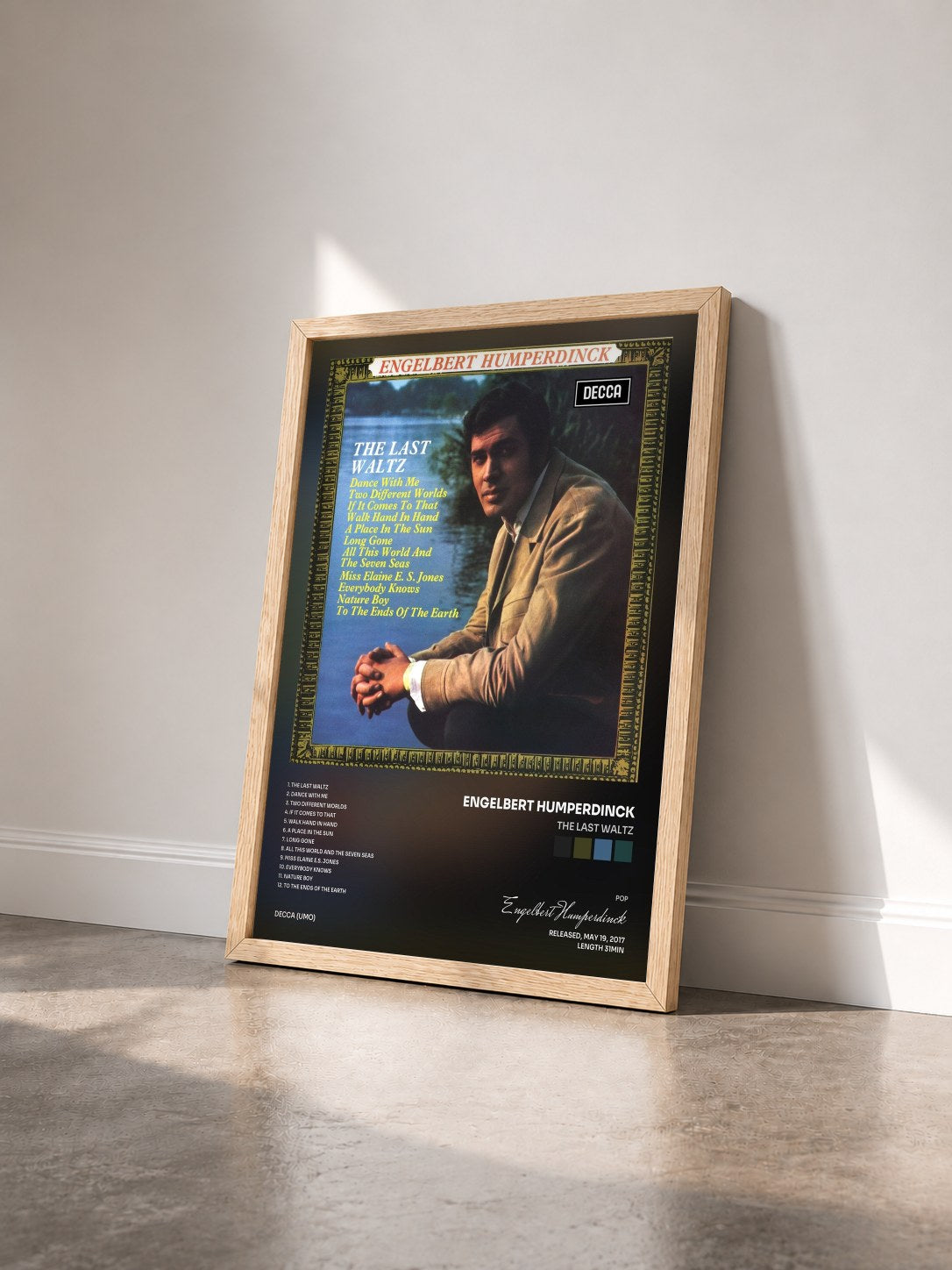 #bois Tableau de l'album The Last Waltz de Engelbert Humperdinck vu de trois quarts, cadre en bois brut