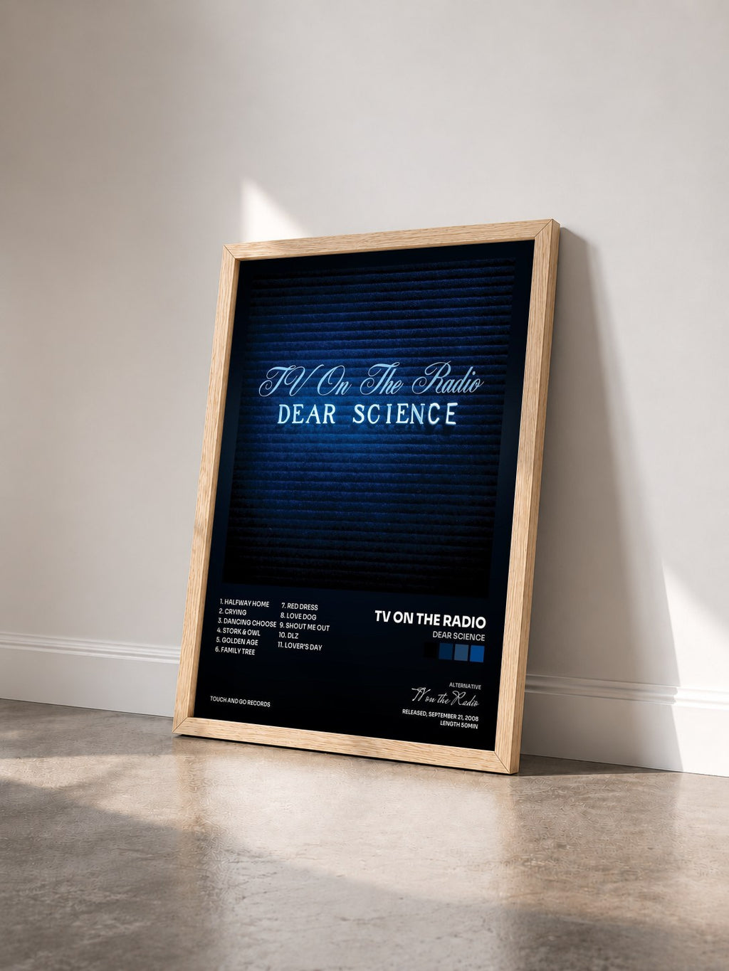#bois Tableau de l'album Dear Science de TV on the Radio vu de trois quarts, cadre en bois brut