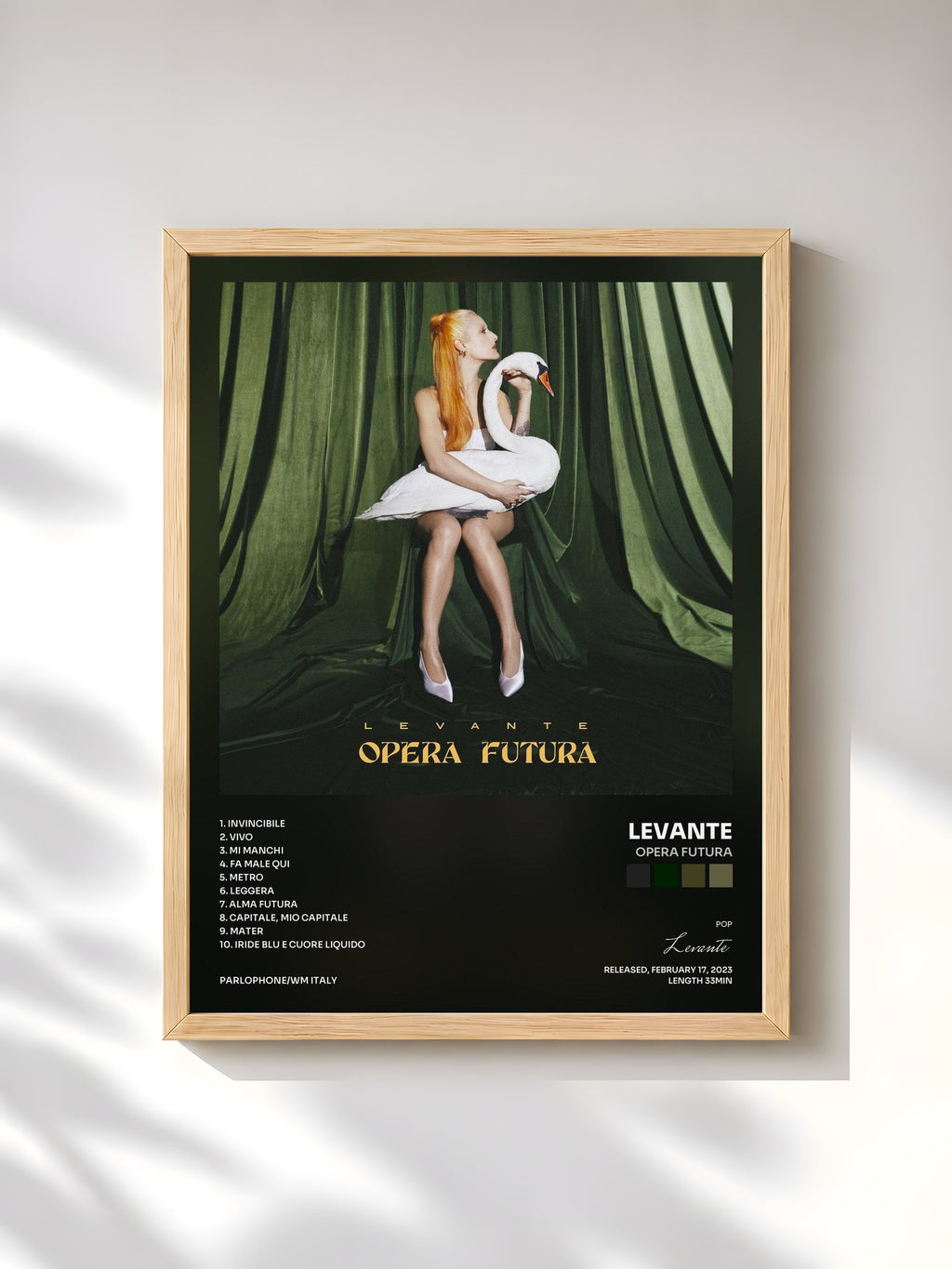#bois Tableau de l'album Opera Futura de Levante, cadre en bois brut, imprimé et encadré en France