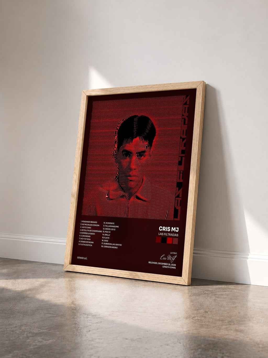 #bois Tableau de l'album LAS FILTRADAS de Cris MJ vu de trois quarts, cadre en bois brut