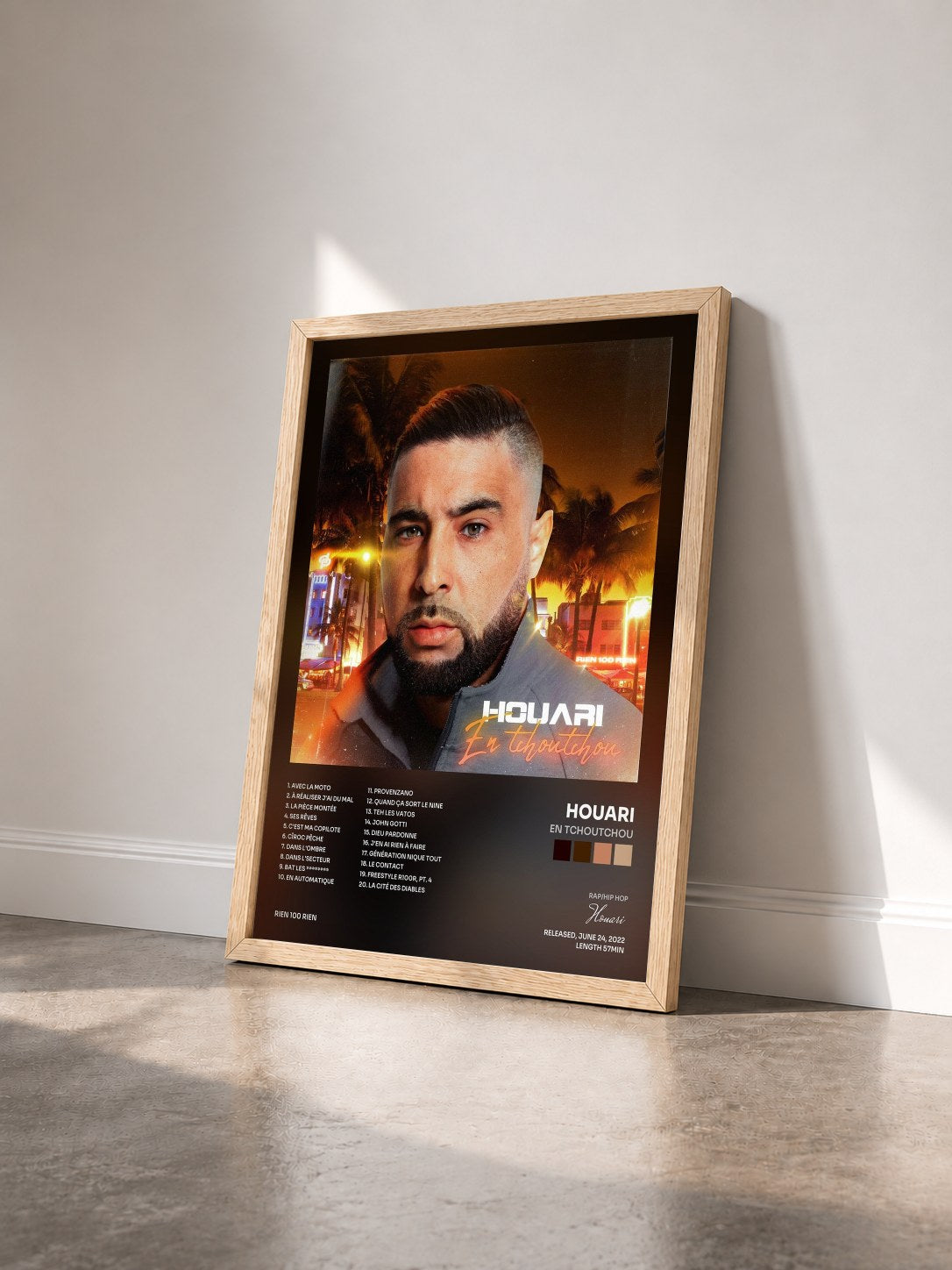 #bois Tableau de l'album En Tchoutchou de Houari vu de trois quarts, cadre en bois brut