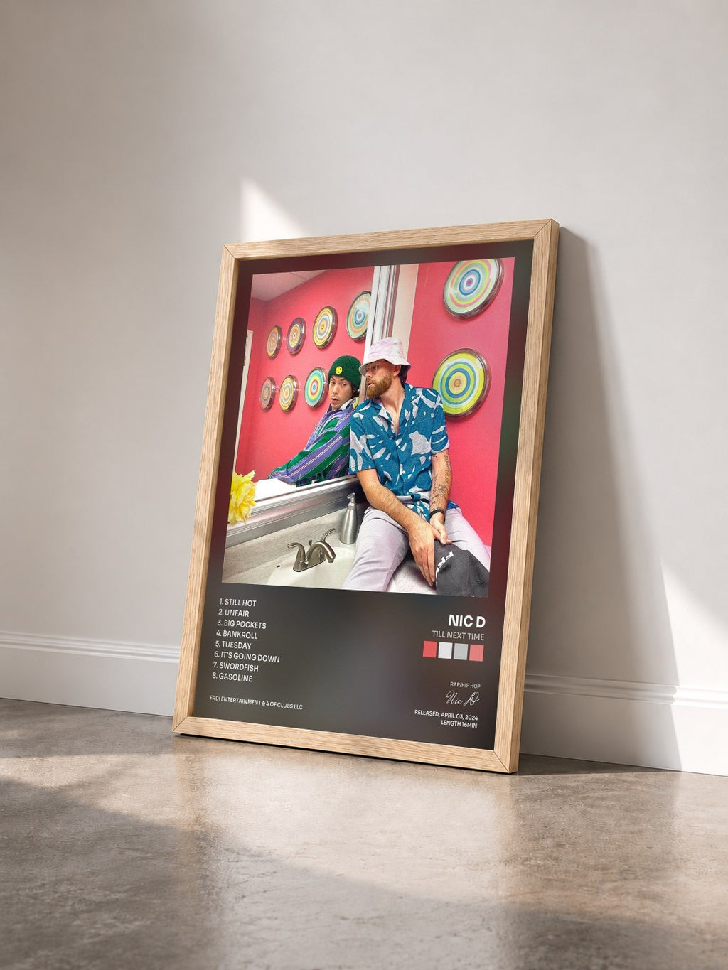 #bois Tableau de l'album Till Next Time de Nic D vu de trois quarts, cadre en bois brut