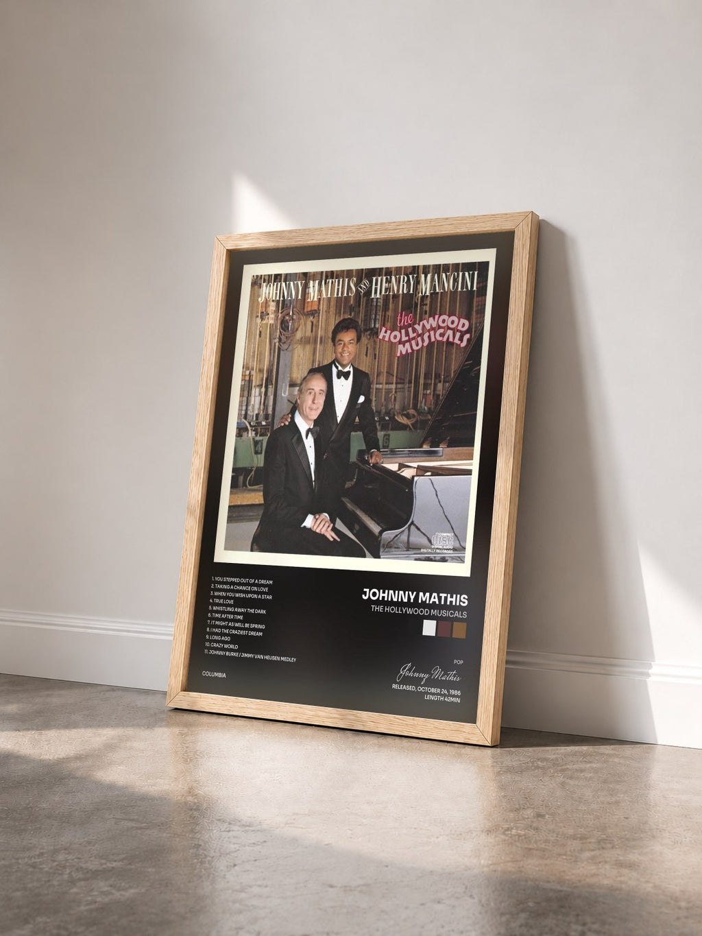 #bois Tableau de l'album The Hollywood Musicals de Johnny Mathis vu de trois quarts, cadre en bois brut