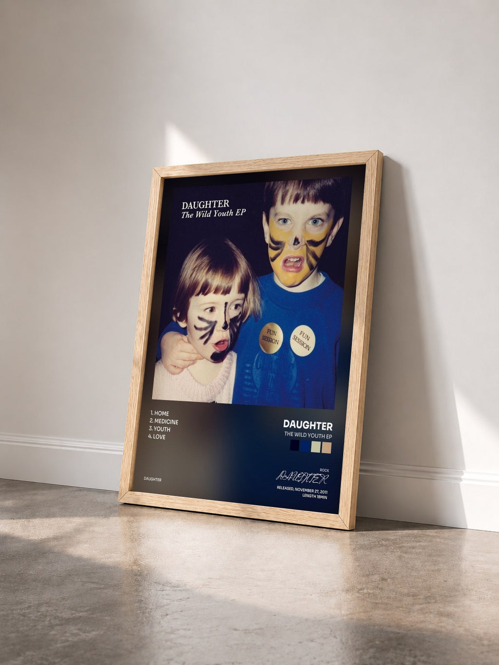 #bois Tableau de l'album The Wild Youth EP de DAUGHTER vu de trois quarts, cadre en bois brut