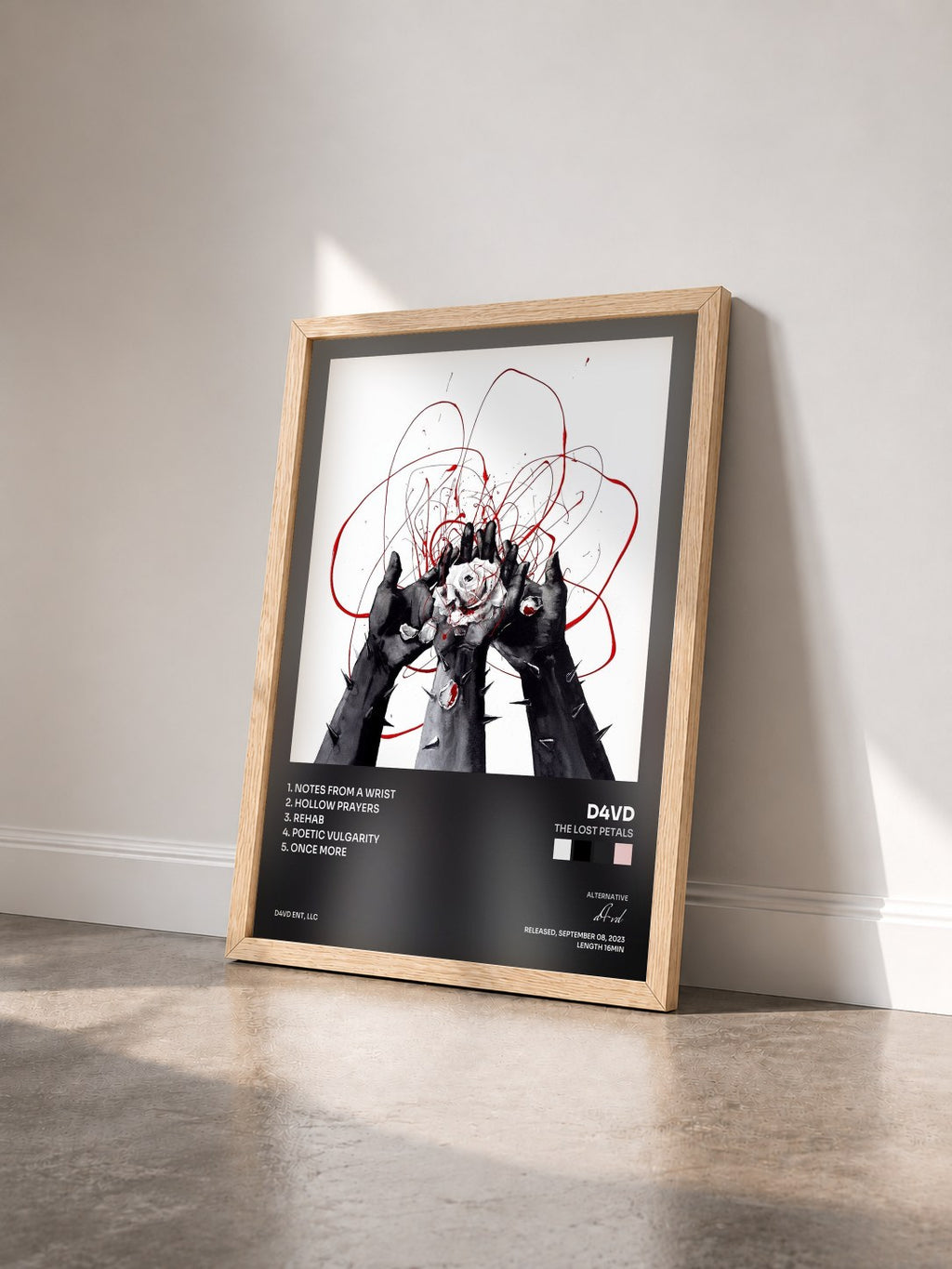 #bois Tableau de l'album The Lost Petals de d4vd vu de trois quarts, cadre en bois brut