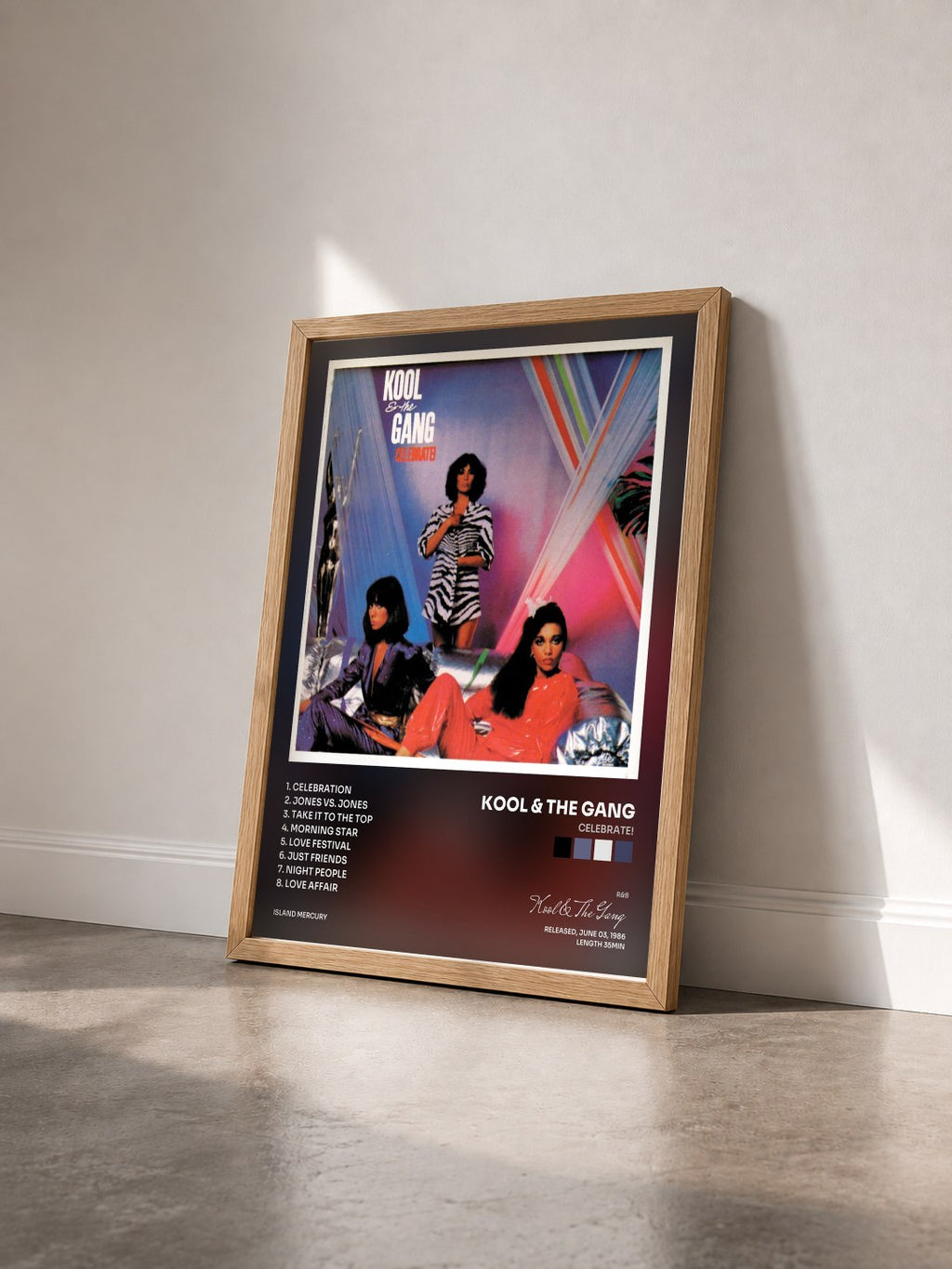 #bois Tableau de l'album Celebrate! de Kool & The Gang vu de trois quarts, cadre en bois brut