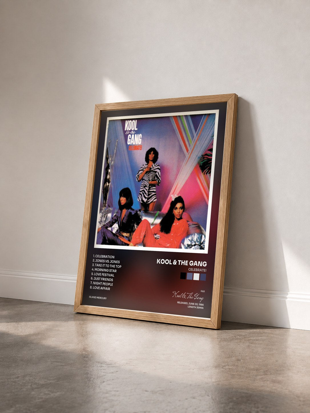 #bois Tableau de l'album Celebrate! de Kool & The Gang vu de trois quarts, cadre en bois brut