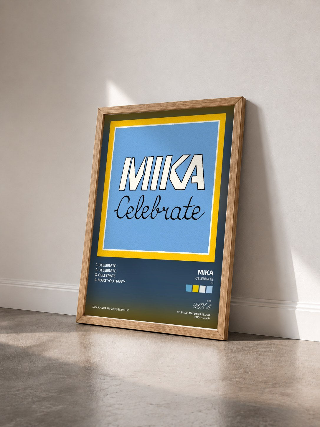 #bois Tableau de l'album Celebrate (EP) de MIKA vu de trois quarts, cadre en bois brut