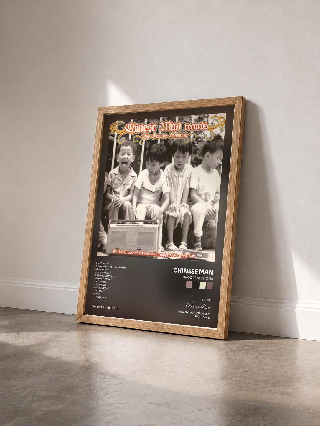 #bois Tableau de l'album Groove Sessions de Chinese Man vu de trois quarts, cadre en bois brut