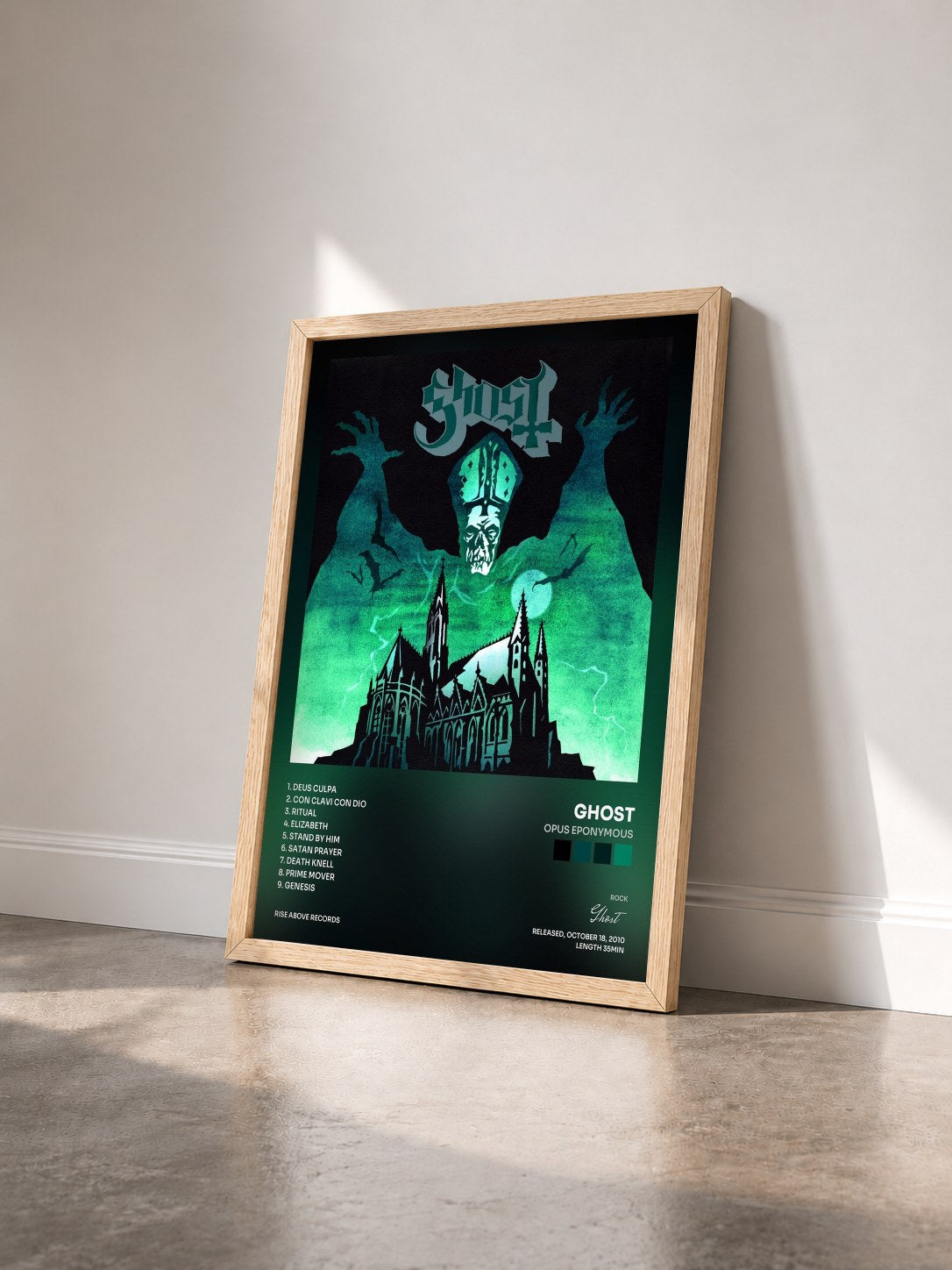 #bois Tableau de l'album Opus Eponymous de Ghost vu de trois quarts, cadre en bois brut