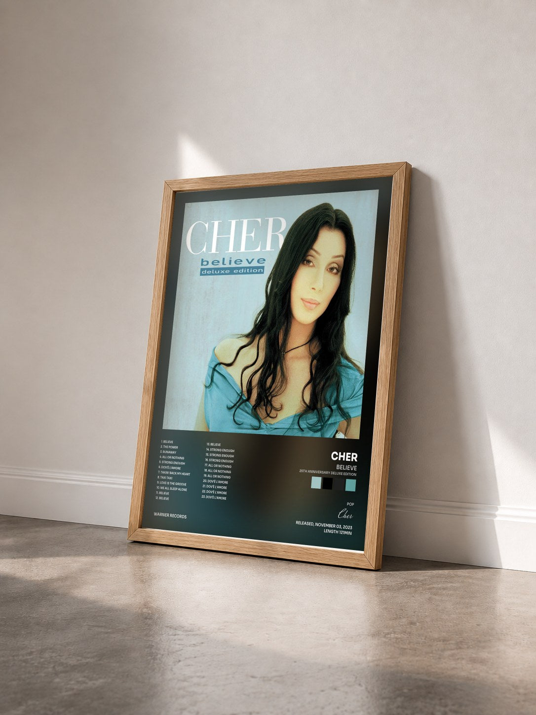 #bois Tableau de l'album Believe (25th Anniversary Deluxe Edition) de Cher vu de trois quarts, cadre en bois brut