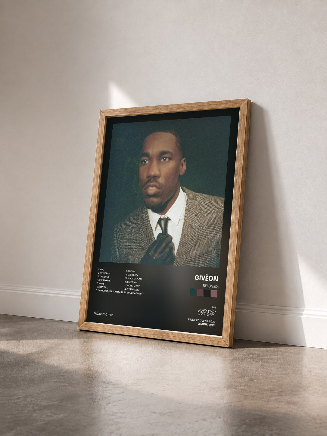 #bois Tableau de l'album BELOVED de GIVĒON vu de trois quarts, cadre en bois brut