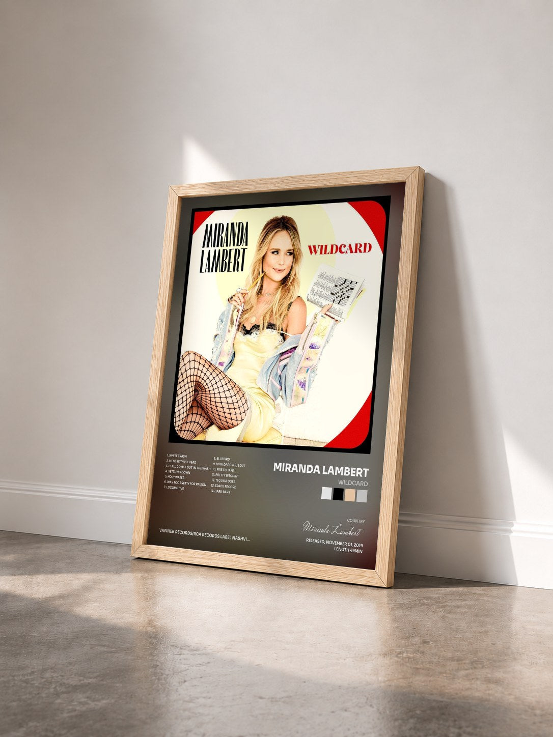 #bois Tableau de l'album Wildcard de Miranda Lambert vu de trois quarts, cadre en bois brut