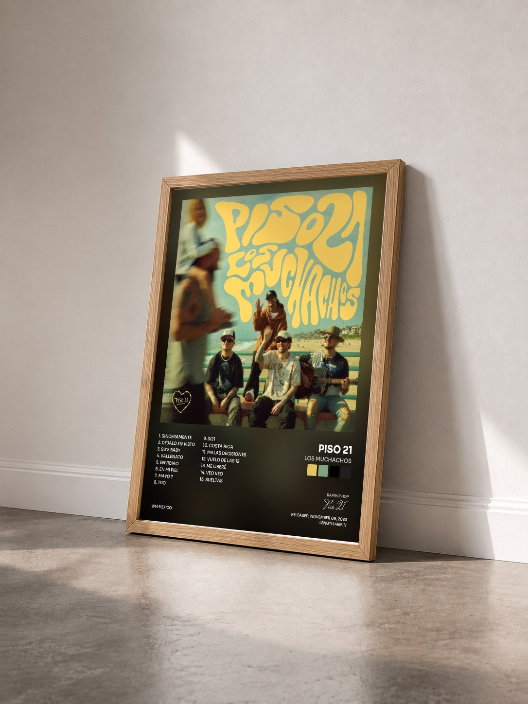 #bois Tableau de l'album LOS MUCHACHOS de Piso 21 vu de trois quarts, cadre en bois brut
