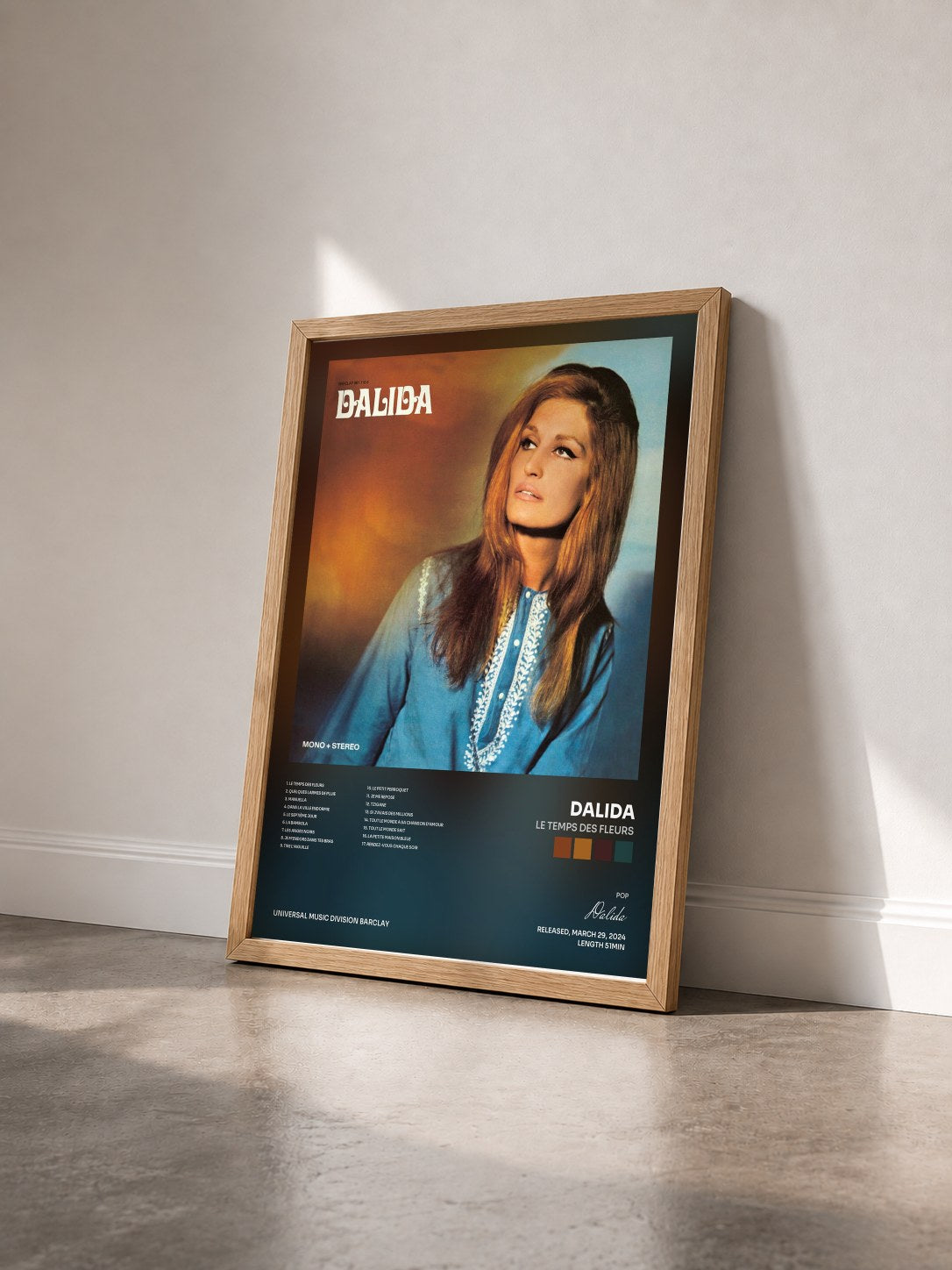 #bois Tableau de l'album Le temps des fleurs de Dalida vu de trois quarts, cadre en bois brut