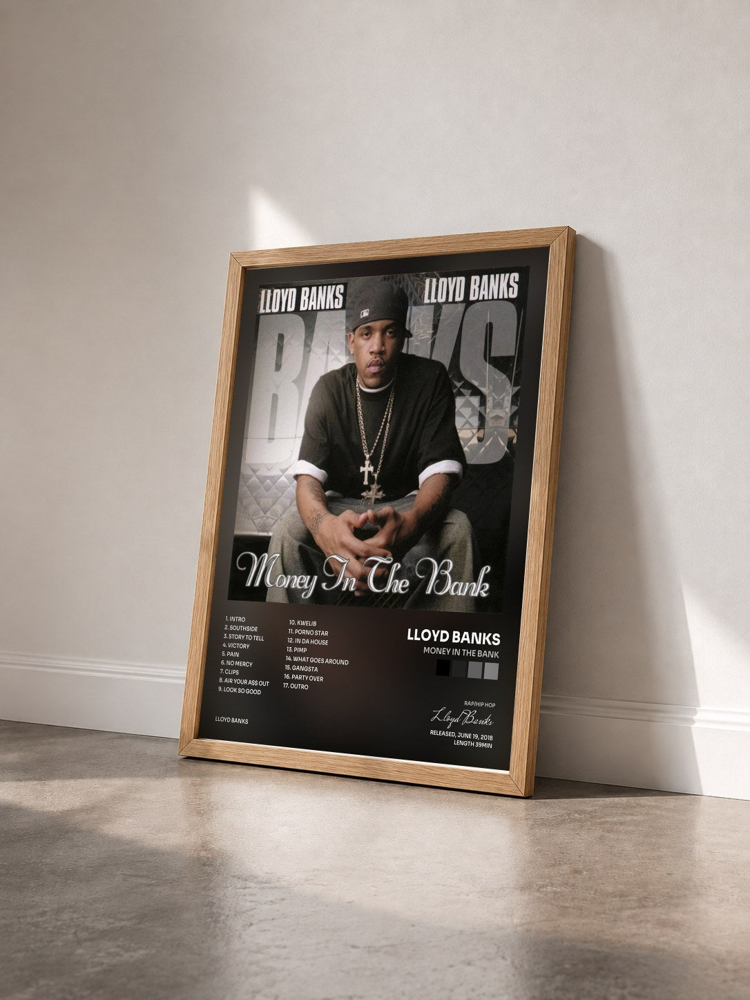 #bois Tableau de l'album Money in the Bank de Lloyd Banks vu de trois quarts, cadre en bois brut