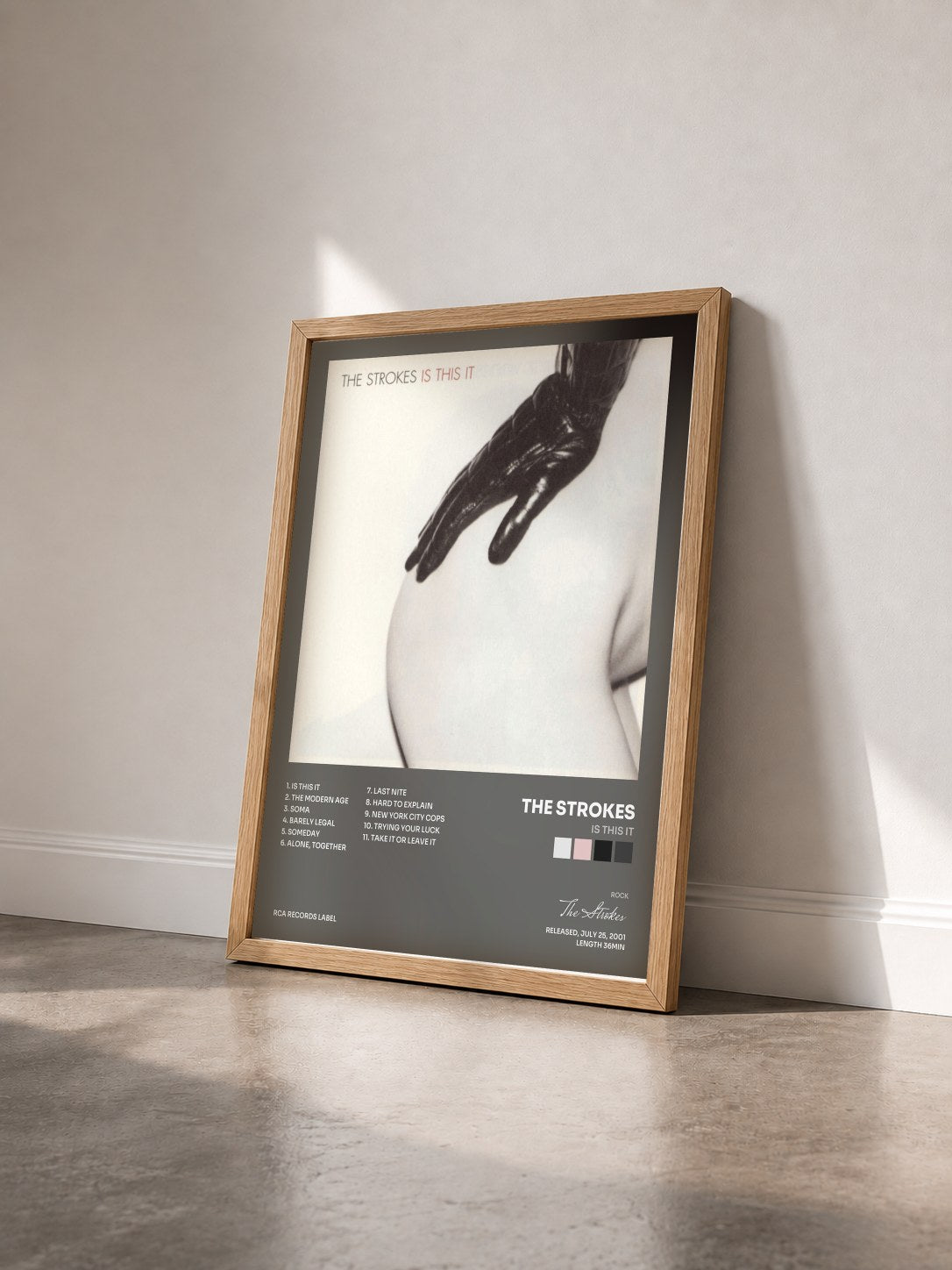 #bois Tableau de l'album Is This It de The Strokes vu de trois quarts, cadre en bois brut