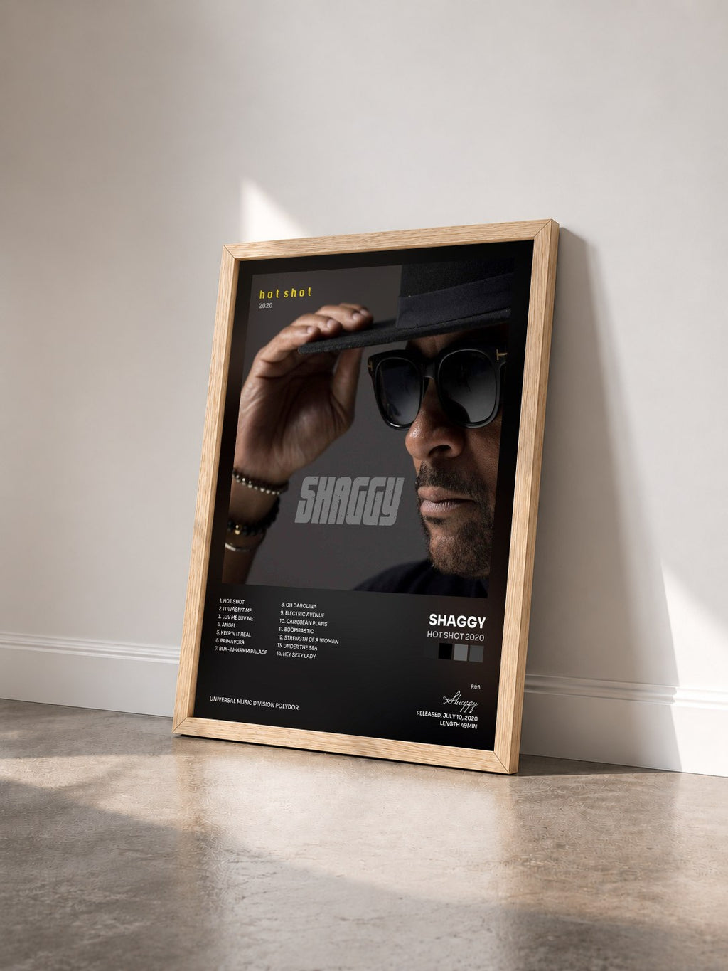 #bois Tableau de l'album Hot Shot 2020 de Shaggy vu de trois quarts, cadre en bois brut