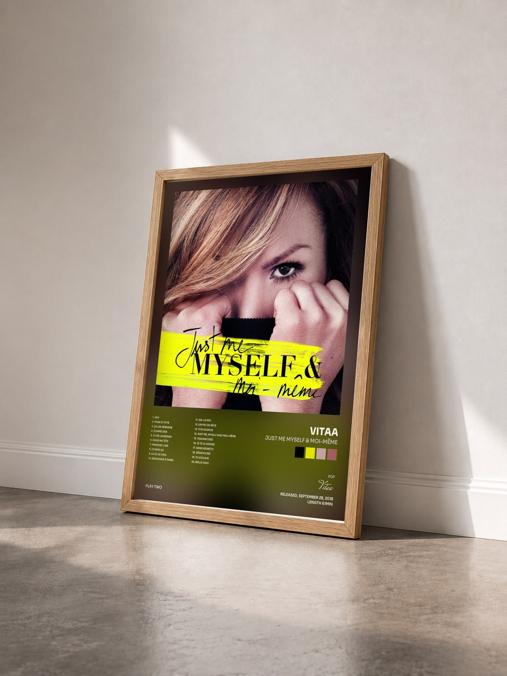 #bois Tableau de l'album Just me myself & moi-même de Vitaa vu de trois quarts, cadre en bois brut