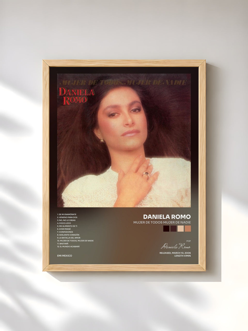 #bois Tableau de l'album Mujer De Todos Mujer De Nadie de Daniela Romo, cadre en bois brut, imprimé et encadré en France