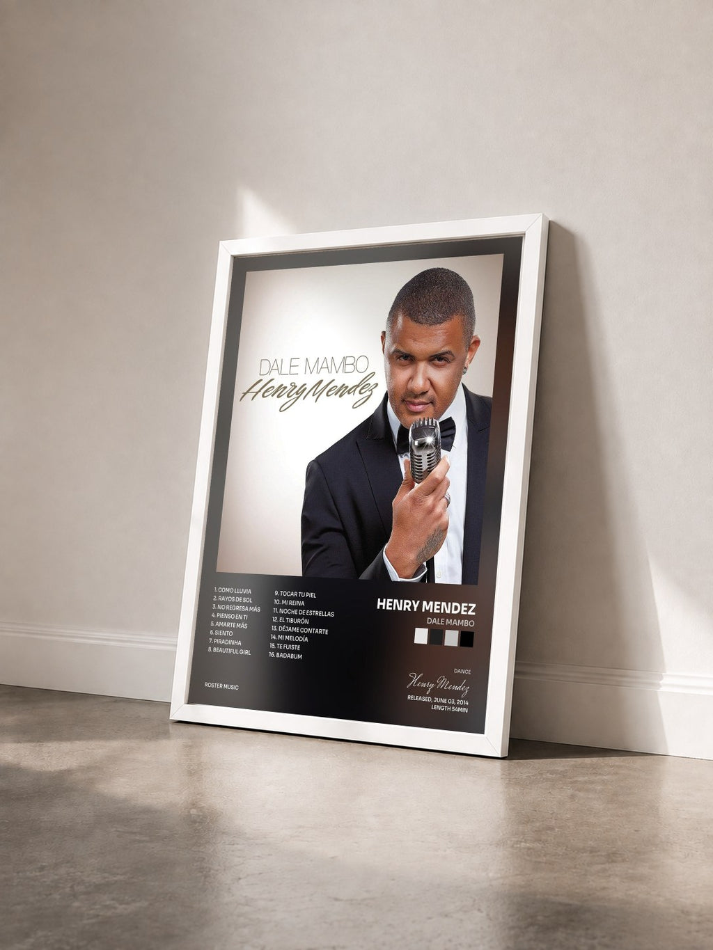 #blanc Tableau de l'album Dale Mambo de Henry Mendez vu de trois quarts, cadre blanc