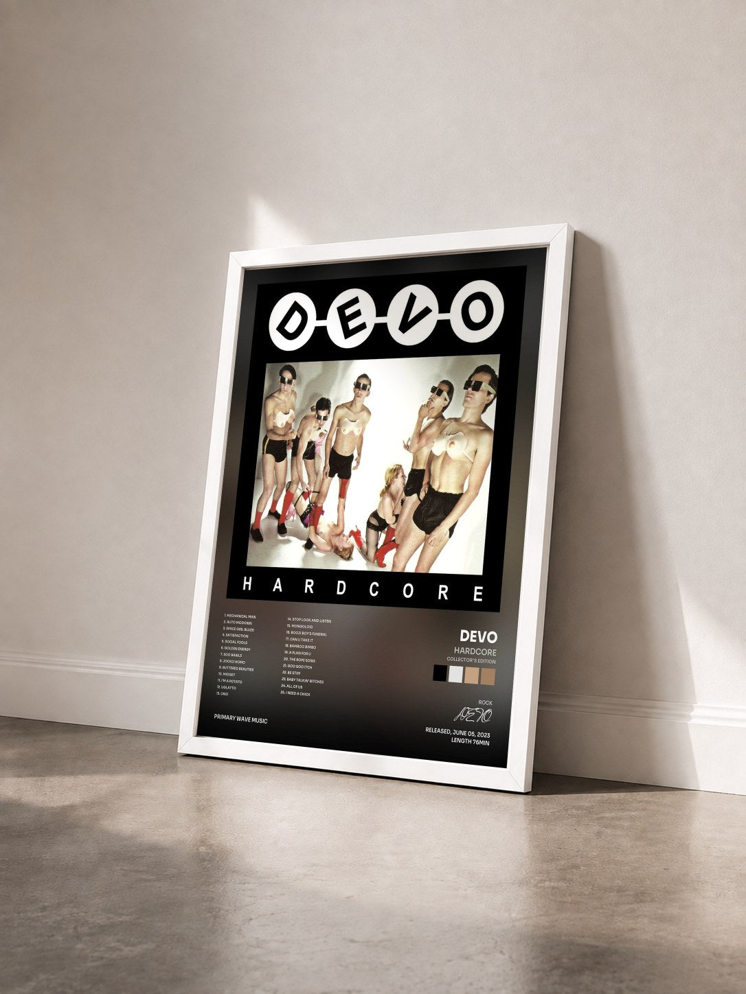 #blanc Tableau de l'album Hardcore (Collector's Edition) de DEVO vu de trois quarts, cadre blanc