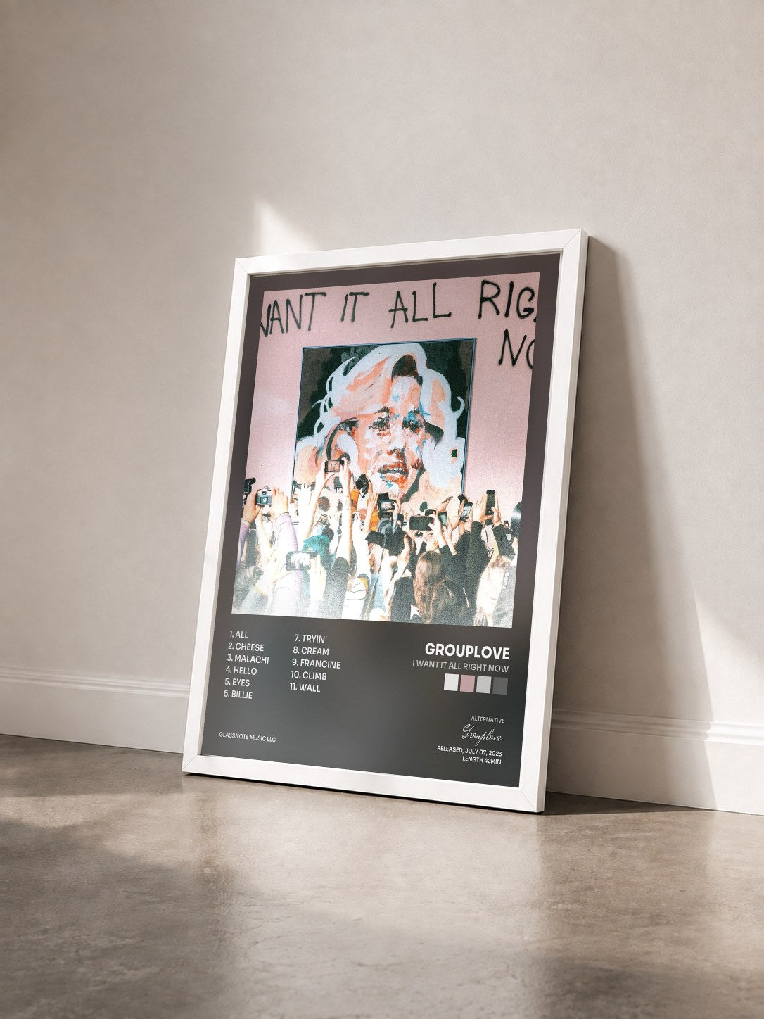 #blanc Tableau de l'album I Want It All Right Now de Grouplove vu de trois quarts, cadre blanc