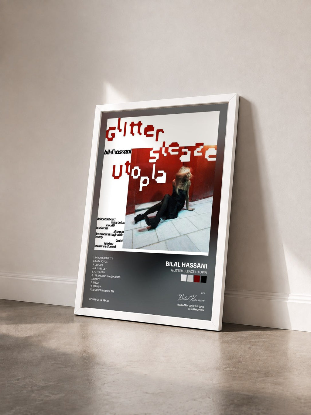 #blanc Tableau de l'album Glitter Sleaze Utopia de Bilal Hassani vu de trois quarts, cadre blanc