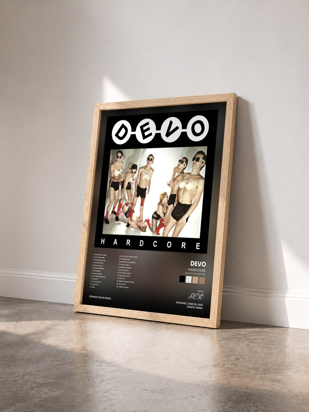 #bois Tableau de l'album Hardcore (Collector's Edition) de DEVO vu de trois quarts, cadre en bois brut