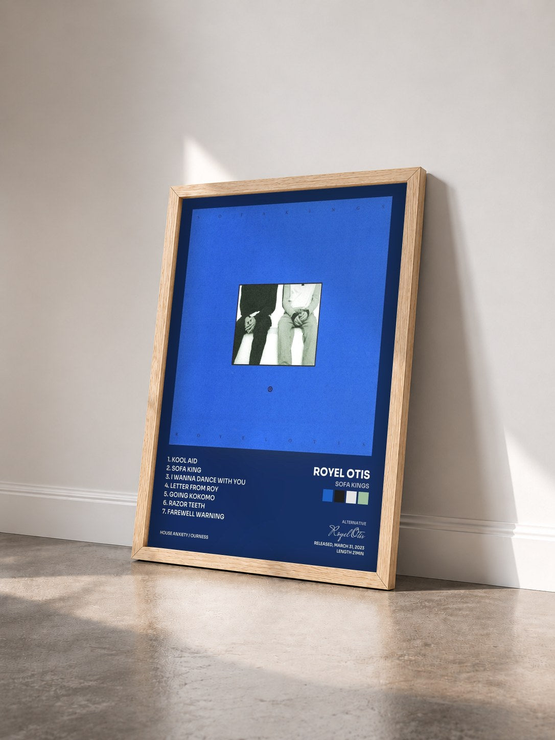 #bois Tableau de l'album Sofa Kings de Royel Otis vu de trois quarts, cadre en bois brut