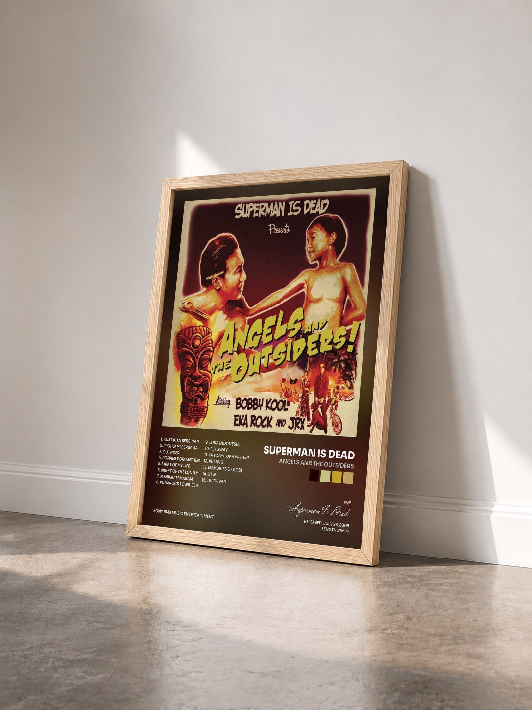 #bois Tableau de l'album Angels And The Outsiders de Superman Is Dead vu de trois quarts, cadre en bois brut