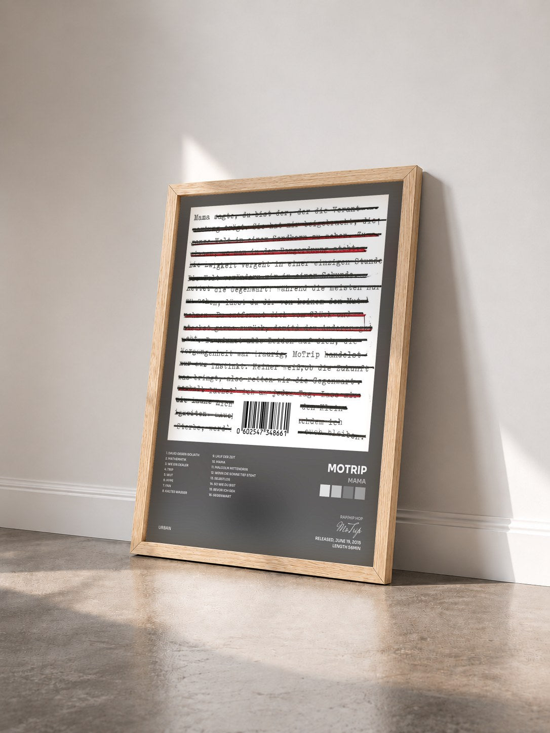#bois Tableau de l'album Mama de MoTrip vu de trois quarts, cadre en bois brut