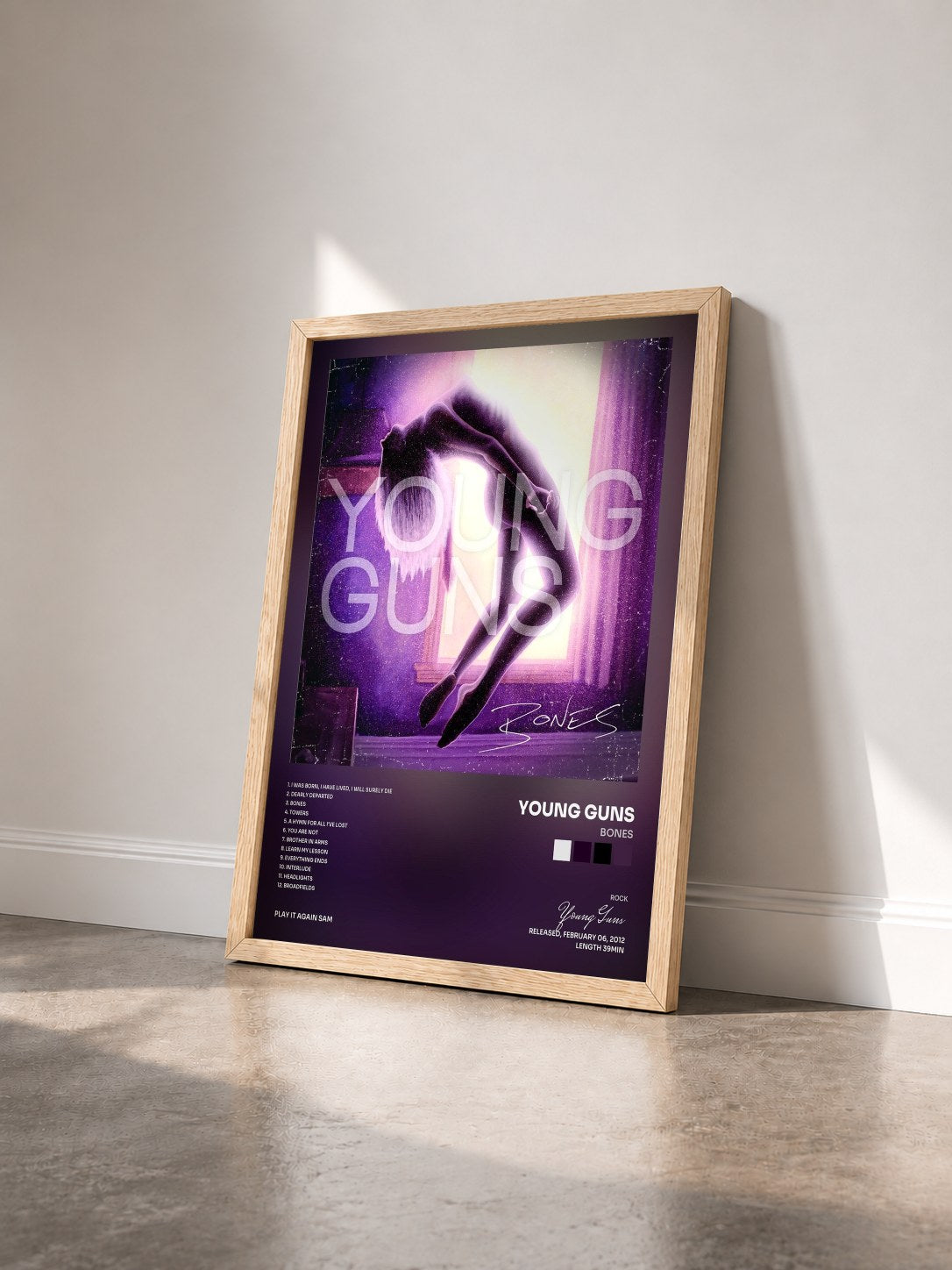 #bois Tableau de l'album Bones de Young Guns vu de trois quarts, cadre en bois brut