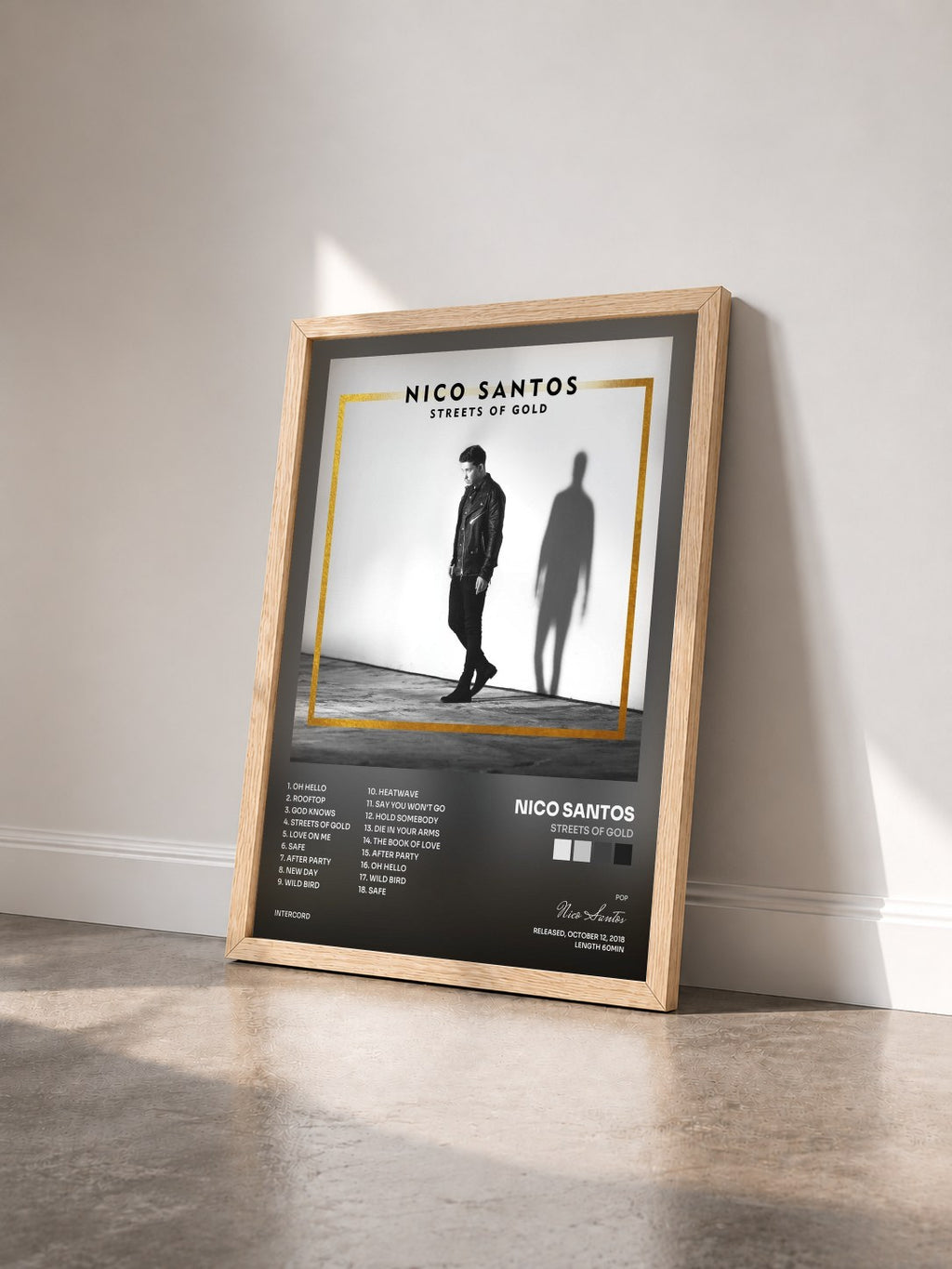 #bois Tableau de l'album Streets Of Gold de Nico Santos vu de trois quarts, cadre en bois brut