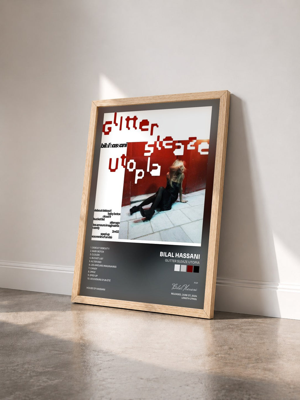 #bois Tableau de l'album Glitter Sleaze Utopia de Bilal Hassani vu de trois quarts, cadre en bois brut
