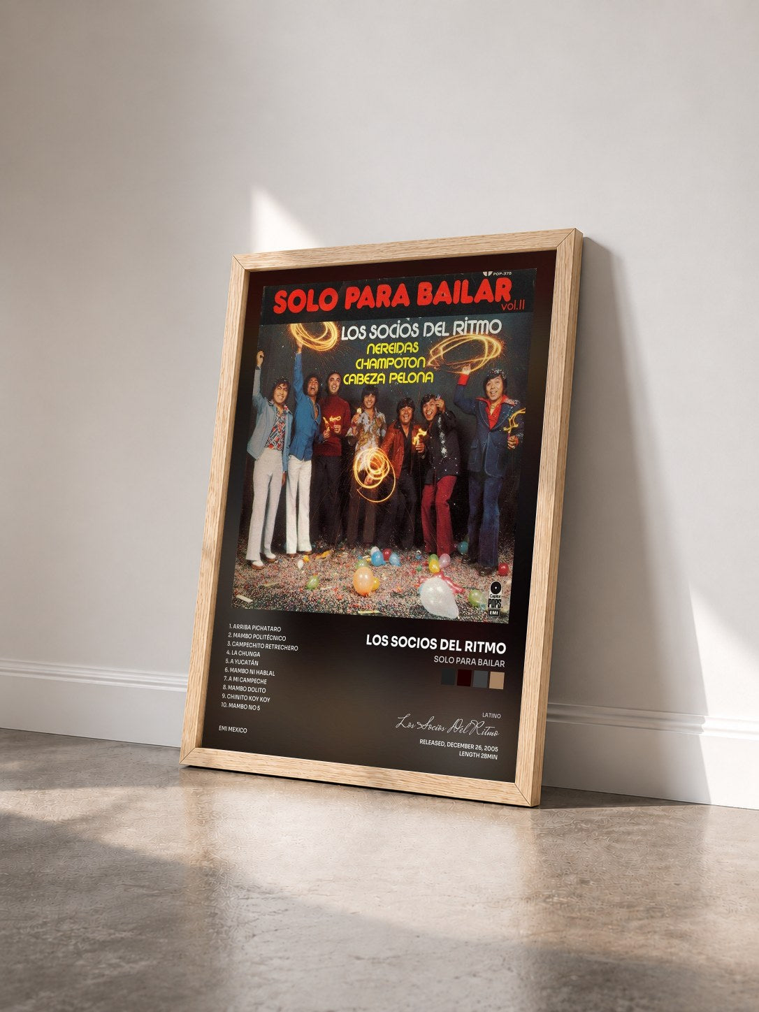 #bois Tableau de l'album Solo Para Bailar de Los Socios Del Ritmo vu de trois quarts, cadre en bois brut